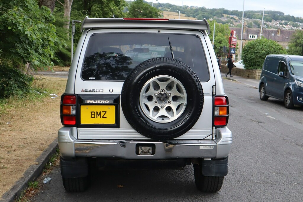 Mitsubishi Shogun 3.5 V6 Gdi Zr Wide Body Swb 4Wd 245Bhp Silver #4