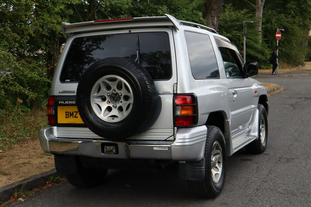 Mitsubishi Shogun 3.5 V6 Gdi Zr Wide Body Swb 4Wd 245Bhp Silver #3