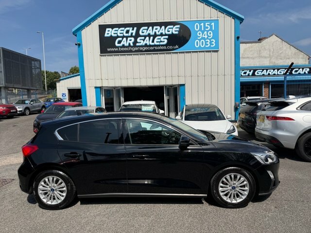 Ford Focus 2019 1.0T Ecoboost Titanium Hatchback M Black