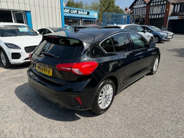 Ford Focus 2019 1.0T Ecoboost Titanium Hatchback M Black #2
