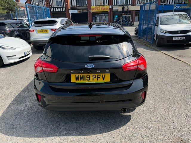 Ford Focus 2019 1.0T Ecoboost Titanium Hatchback M Black #3