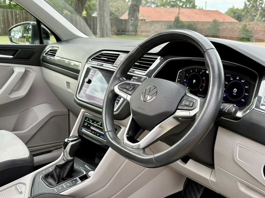 Volkswagen Tiguan Suv 1.5 Tsi Elegance 202121 FA21SFE Black #6