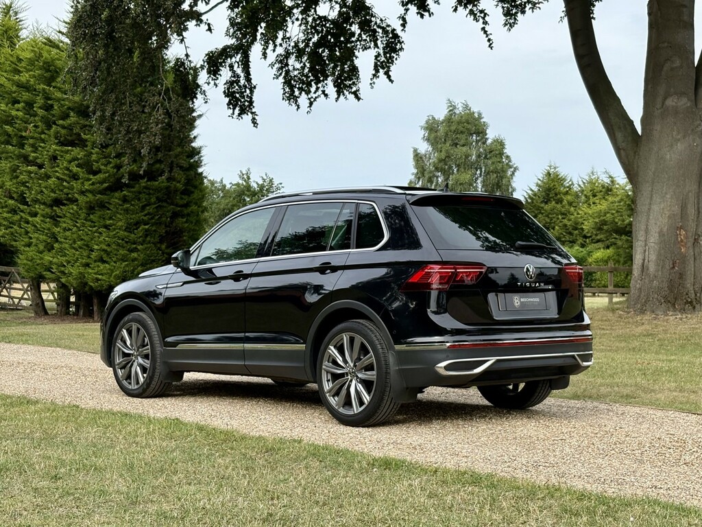 Volkswagen Tiguan Suv 1.5 Tsi Elegance 202121 FA21SFE Black #2