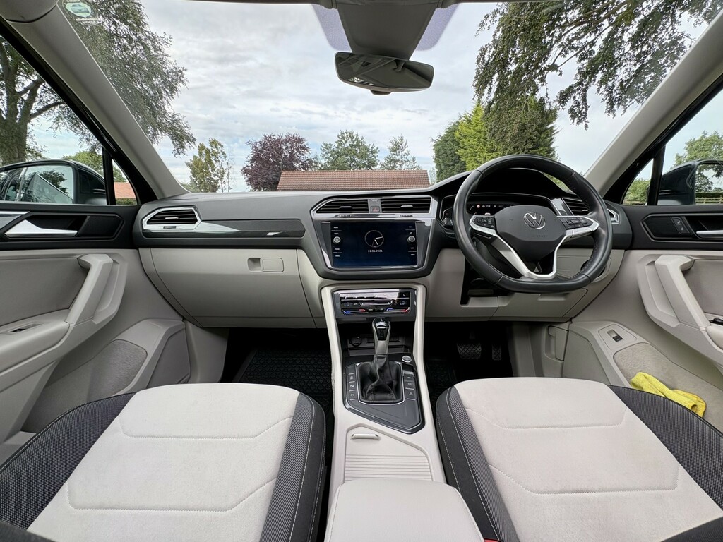 Volkswagen Tiguan Suv 1.5 Tsi Elegance 202121 FA21SFE Black #5