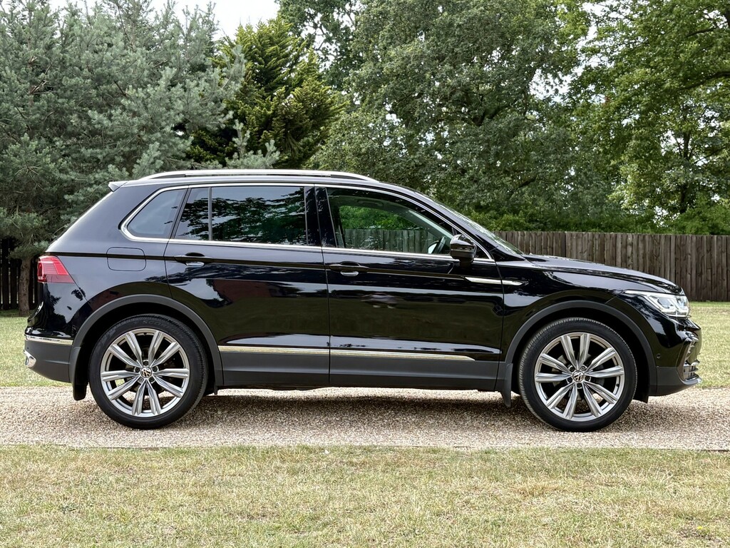 Volkswagen Tiguan Suv 1.5 Tsi Elegance 202121 FA21SFE Black #3