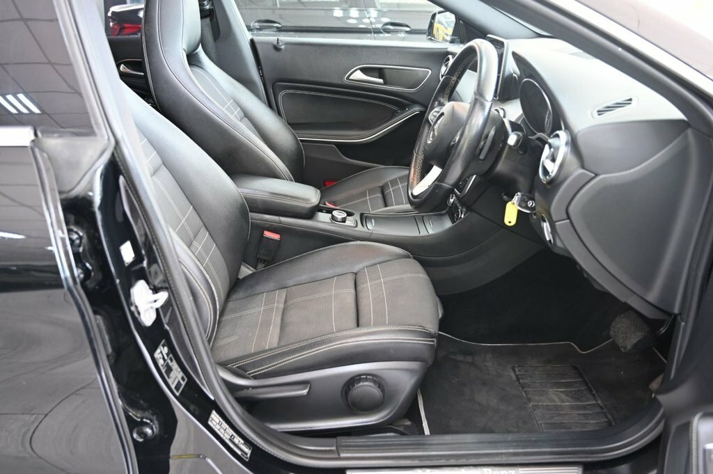 Mercedes-Benz CLA Class Cla 180 Amg Sport Red #15