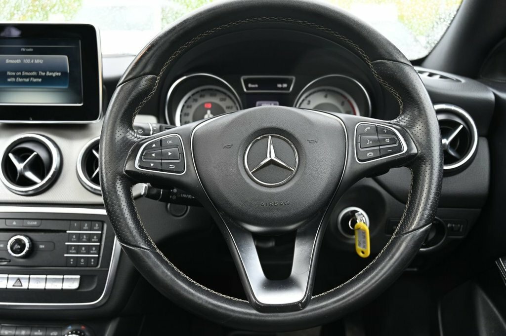 Mercedes-Benz CLA Class Cla 180 Amg Sport Red #17