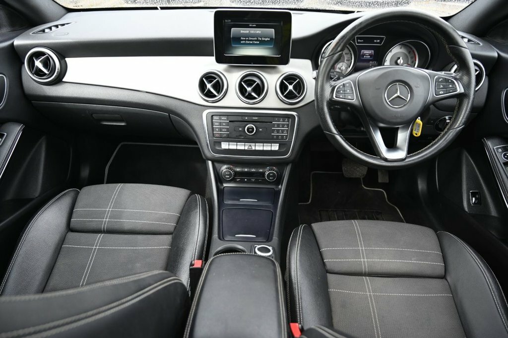Mercedes-Benz CLA Class Cla 180 Amg Sport Red #16