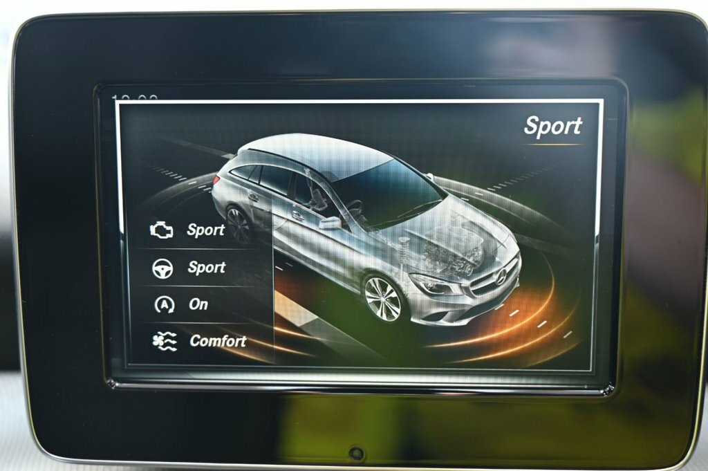 Mercedes-Benz CLA Class Cla 180 Amg Sport Red #23