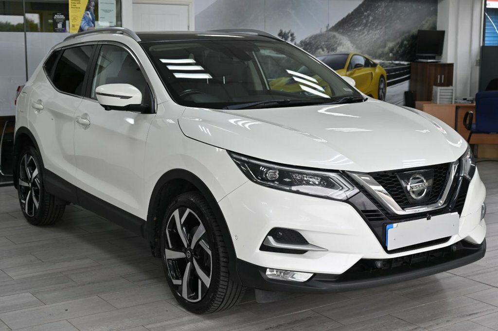 Nissan Qashqai 1.6L Tekna VF17OJB White #2