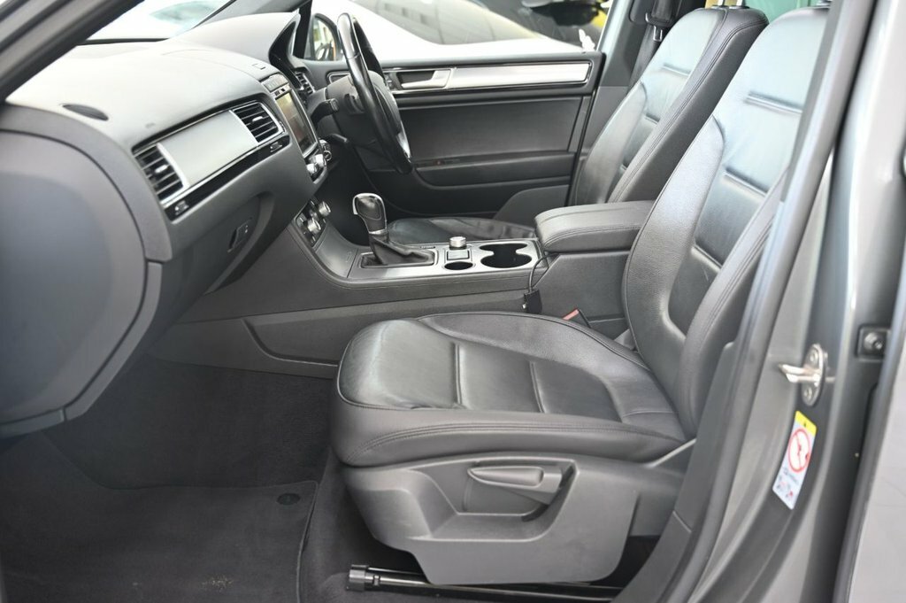 Volkswagen Touareg 3.0 V6 R-line Tdi Bmt Estate Grey #11