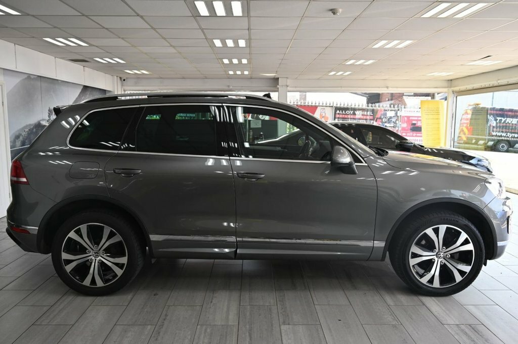 Volkswagen Touareg 3L R-line Grey #3