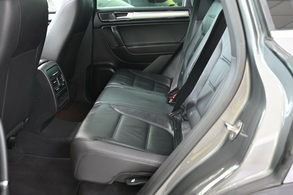 Volkswagen Touareg 3.0 V6 R-line Tdi Bmt Estate Grey #12