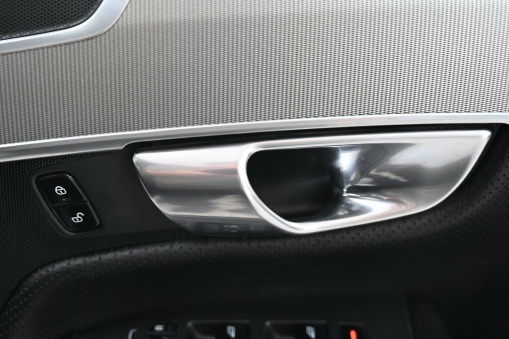 Volvo XC90 Momentum Pro Grey #31