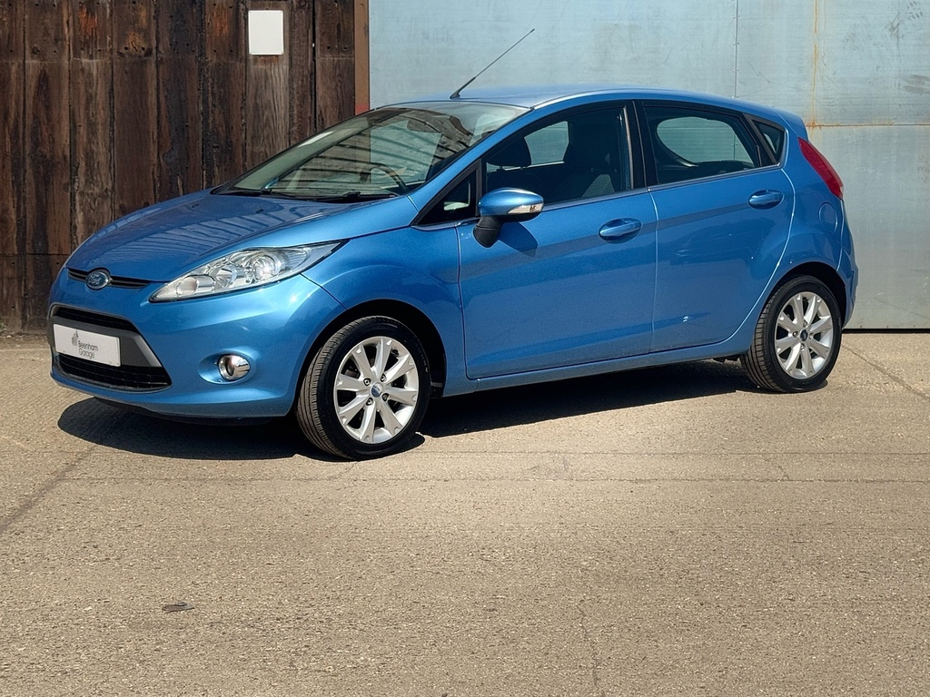 Ford Fiesta Hatchback Blue #2