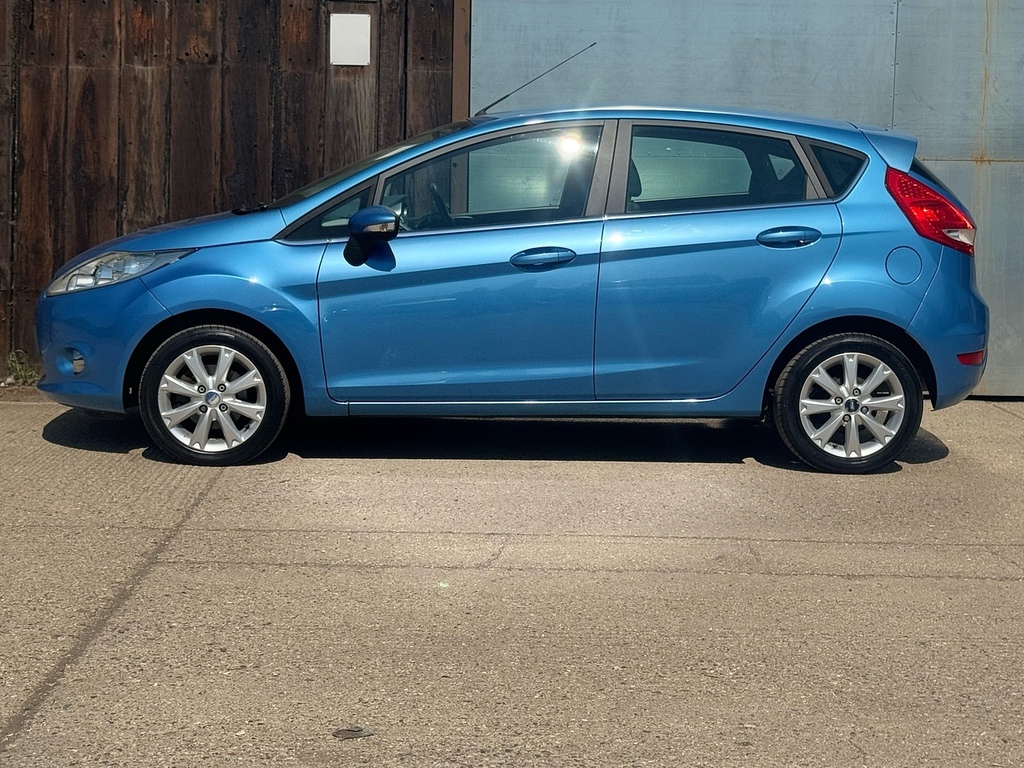 Ford Fiesta Hatchback Blue #4