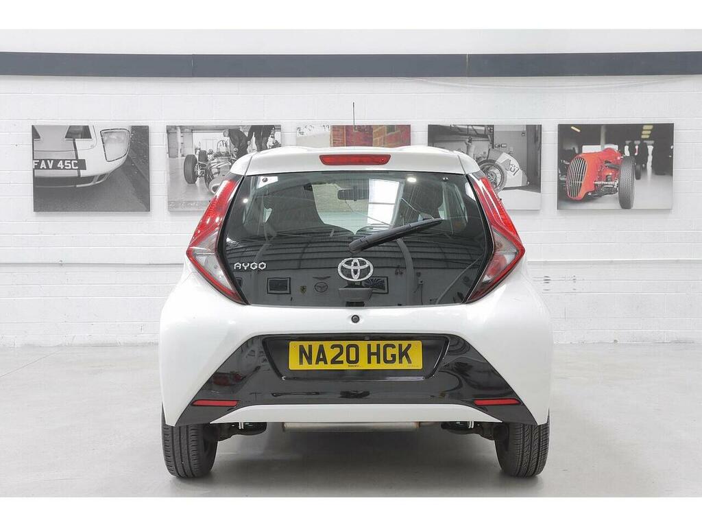 Toyota Aygo 1.0 Vvt-i X-play Euro 6 NA20HGK White #3