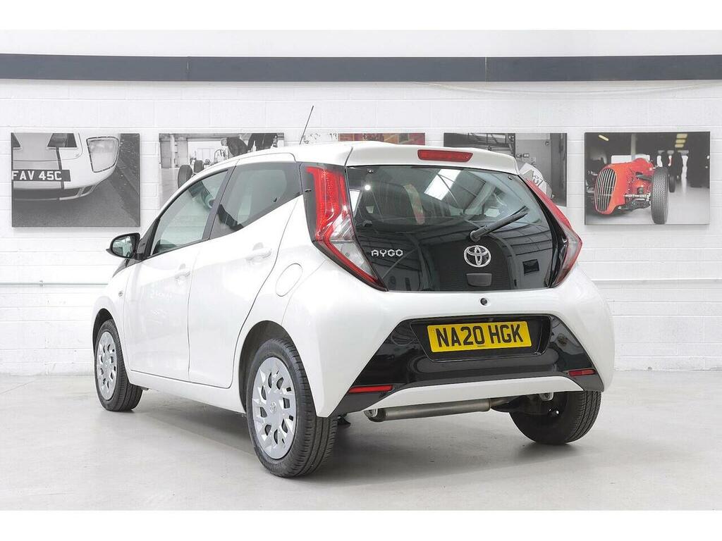 Toyota Aygo 1.0 Vvt-i X-play Euro 6 NA20HGK White #4