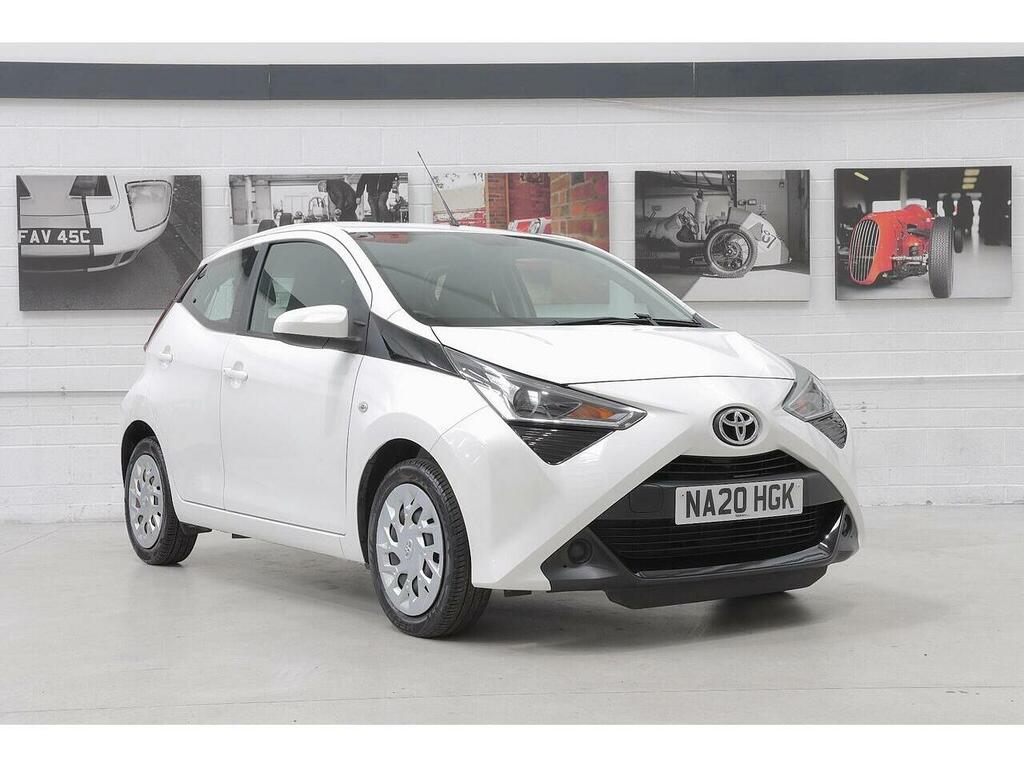 Toyota Aygo 1.0 Vvt-i X-play Euro 6 NA20HGK White