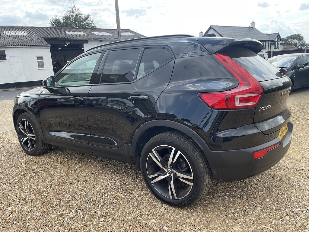 Volvo XC40 H T4 R-design Black #6