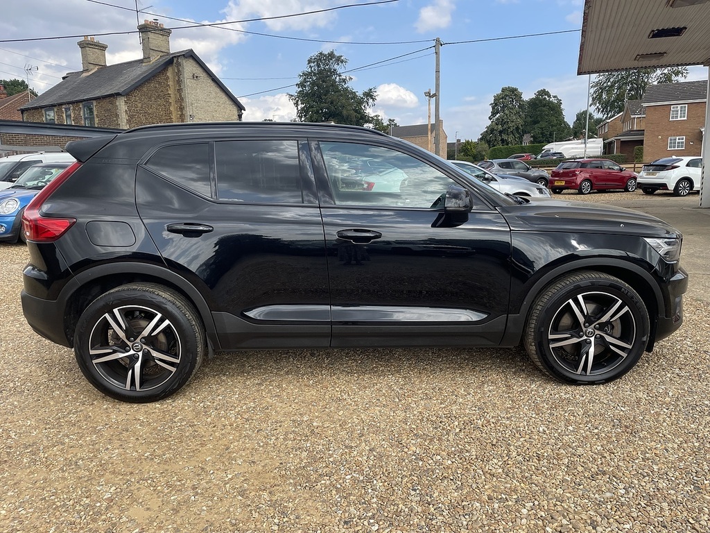 Volvo XC40 H T4 R-design Black #5