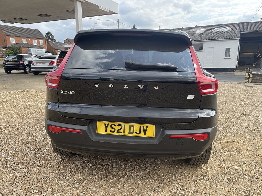 Volvo XC40 H T4 R-design Black #4