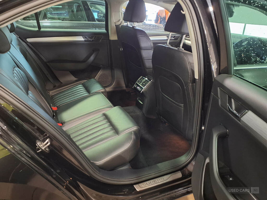 Skoda Superb 1.6 Tdi Cr Se Technology Dsg Black #3