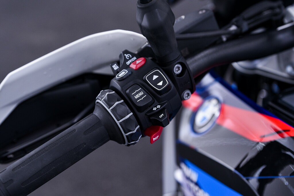 BMW  1000 Claw-shifted Euro 5 Black #3