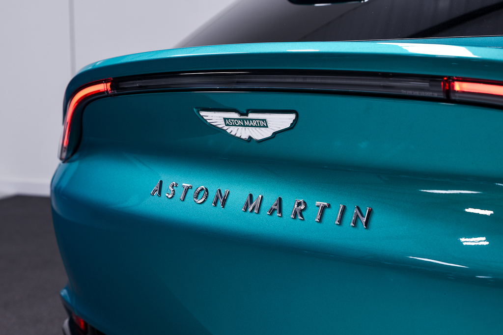 Aston Martin DBX 4.0L V8 707 25My Black #13