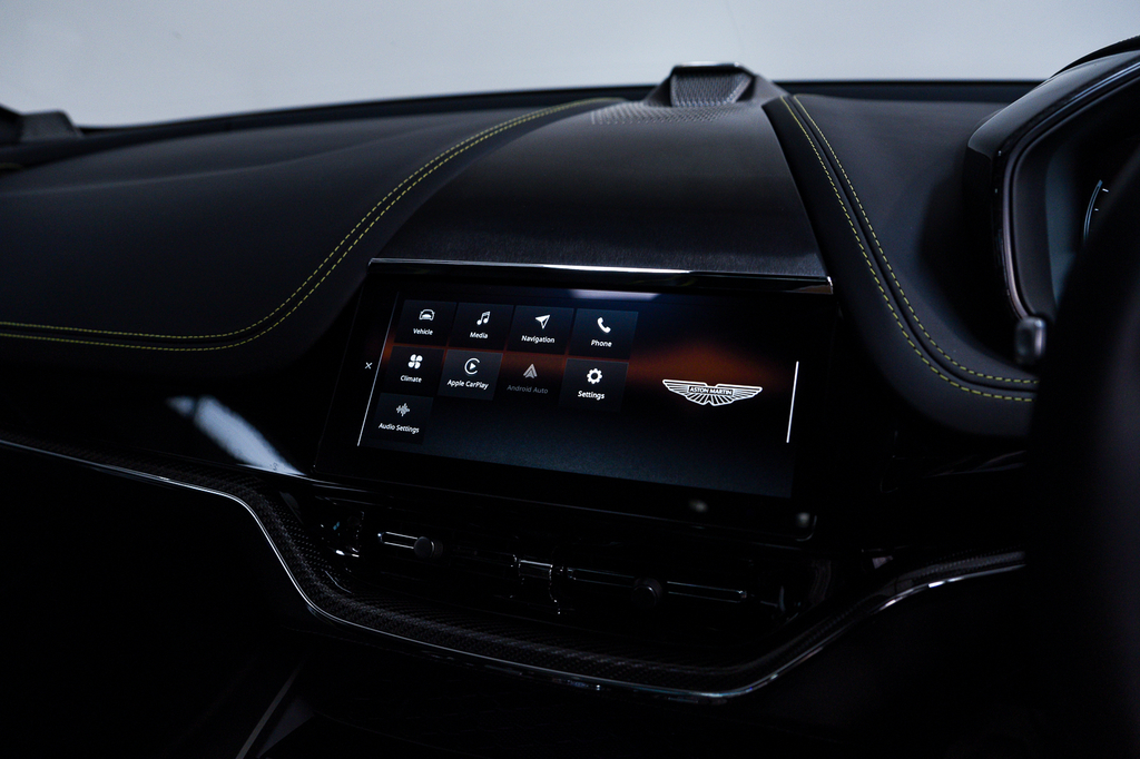 Aston Martin DBX 4.0L V8 707 25My Black #32