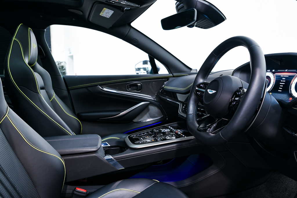 Aston Martin DBX 4.0L V8 707 25My Black #15