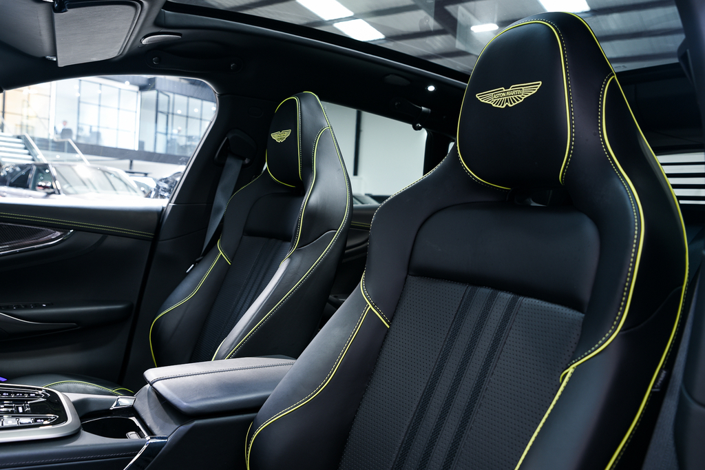 Aston Martin DBX 4.0L V8 707 25My Black #19