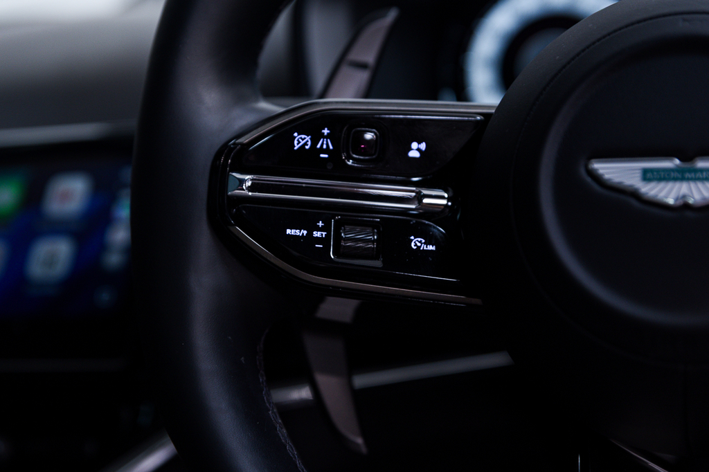 Aston Martin DBX 4.0L V8 707 25My Black #36