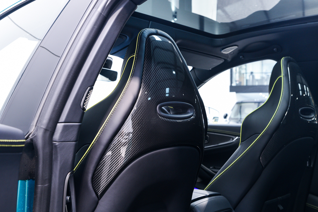 Aston Martin DBX 4.0L V8 707 25My Black #23