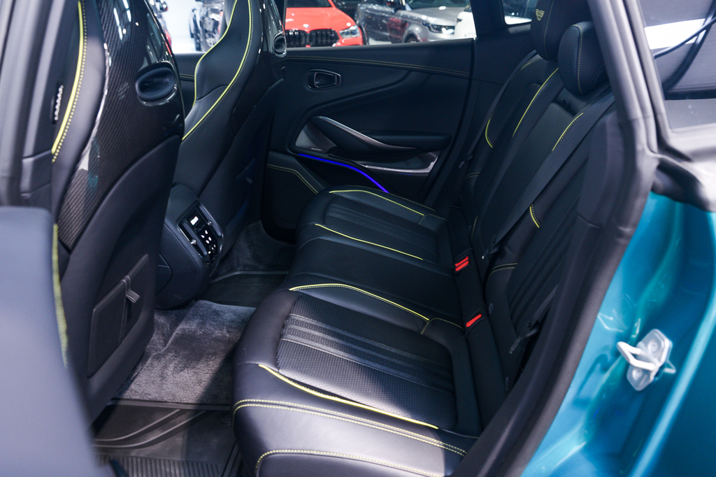 Aston Martin DBX 4.0L V8 707 25My Black #22