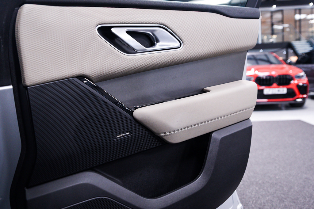 Land Rover Range Rover Velar Edition Red #25