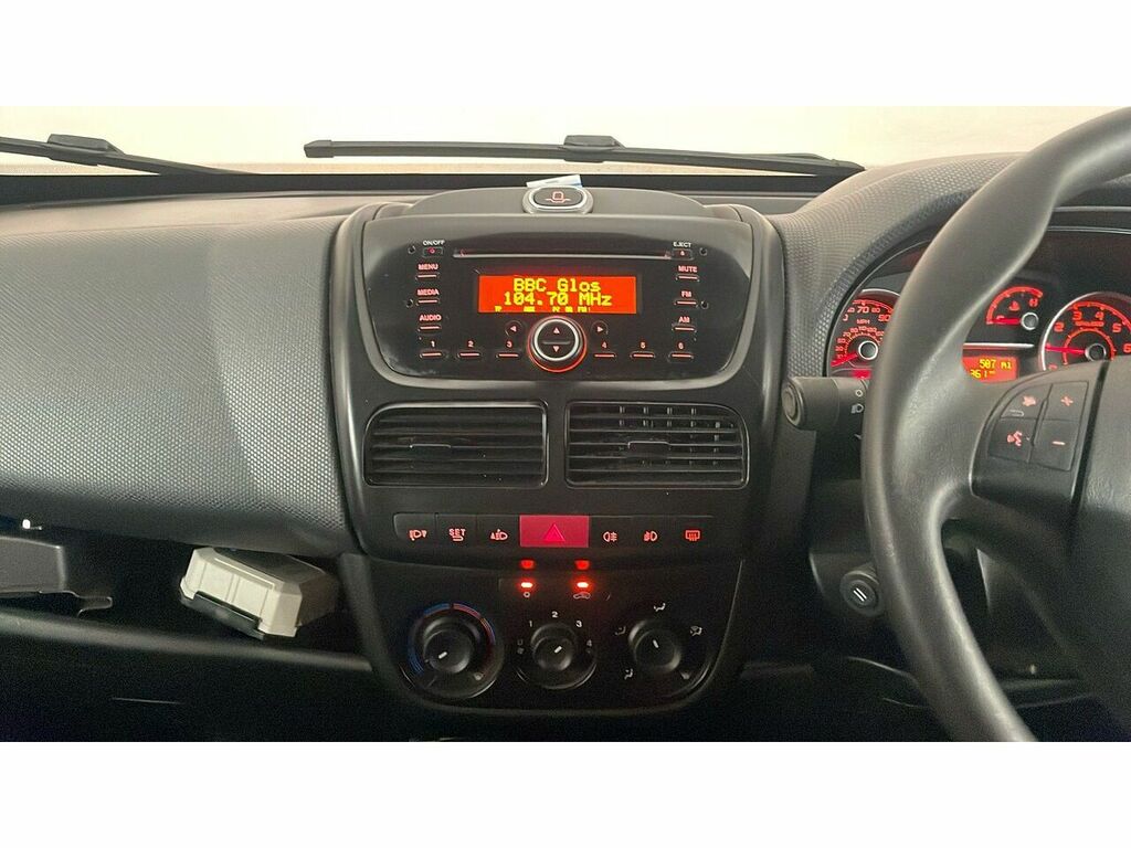 Fiat Doblo Mpv White #9