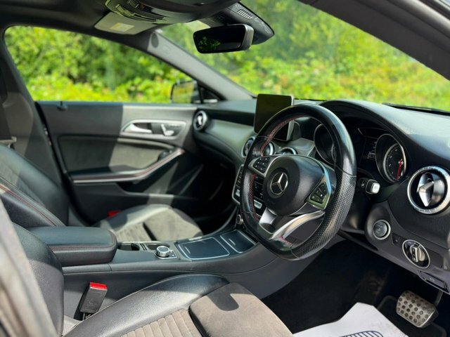 Mercedes-Benz CLA Class Saloon 2.1 Red #9