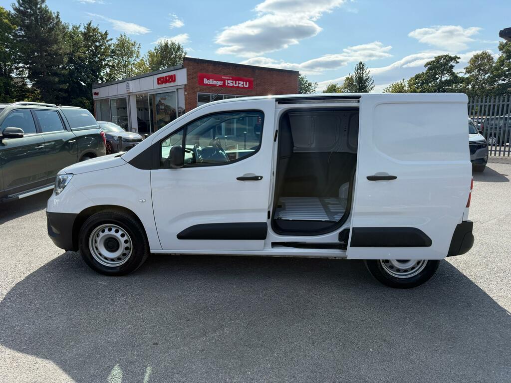 Vauxhall Combo-e Life 100Kw Ultimate XL 52Kwh 2025 Black #10