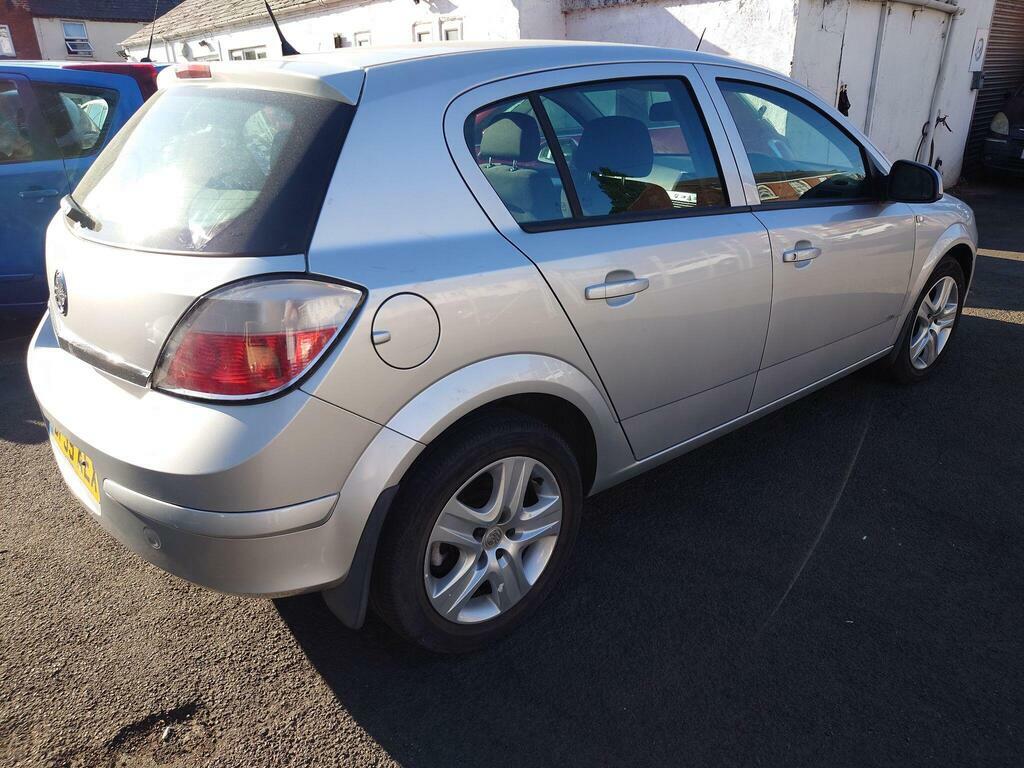 Vauxhall Astra 1.4 Exclusiv 98 Bhp Silver #2