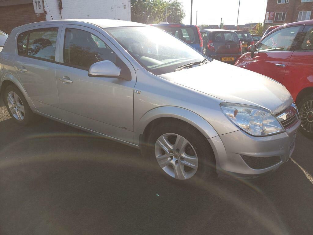 Vauxhall Astra 1.4 Exclusiv 98 Bhp Silver #1