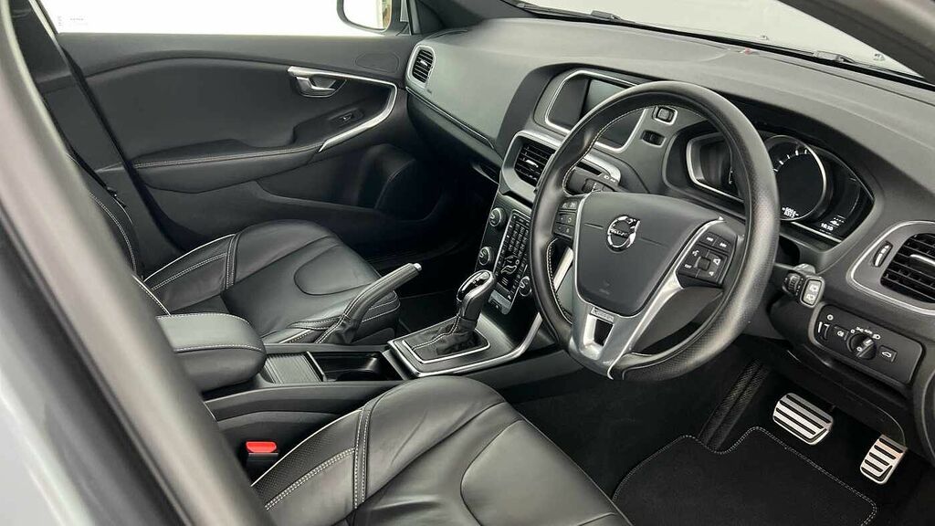 Volvo V40 T3 R-design Pro Low Mileage, Rear Camer Grey #4