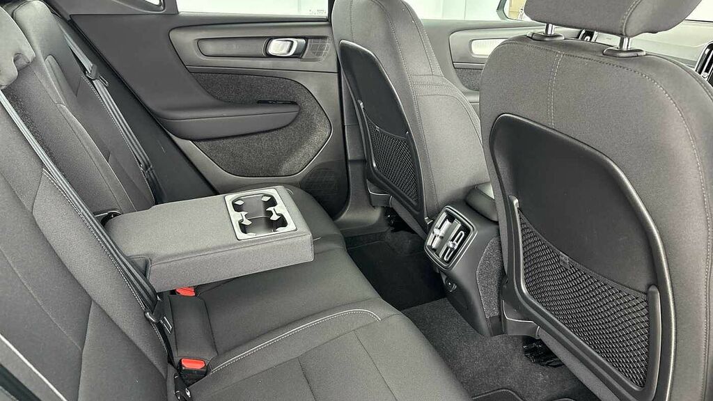 Volvo XC40 Momentum, T3 BJ22YDP Black #6