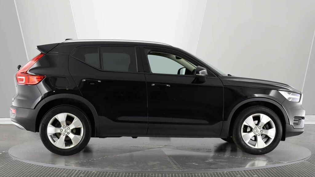 Volvo XC40 Momentum, T3 BJ22YDP Black #3