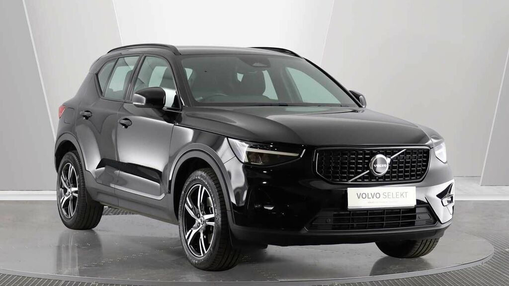 Volvo XC40 Plus, B3 Mild Hybrid, Dark Black