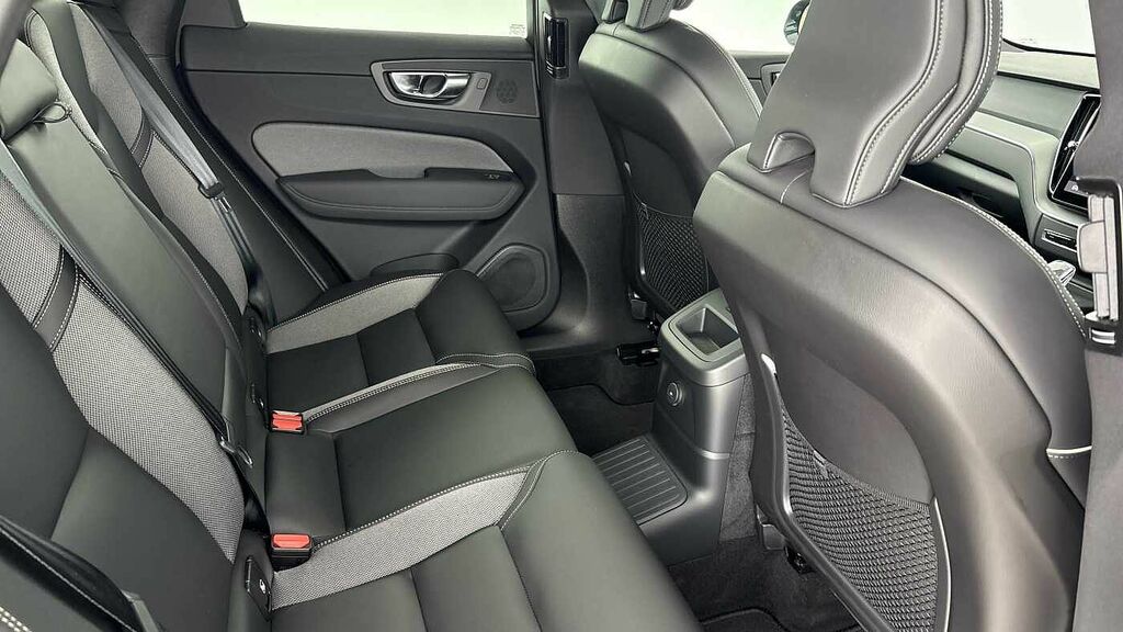 Volvo XC60 Black Edition Plus, T6 Awd Plug-in Hybrid, Electri KP26JVX Black #6