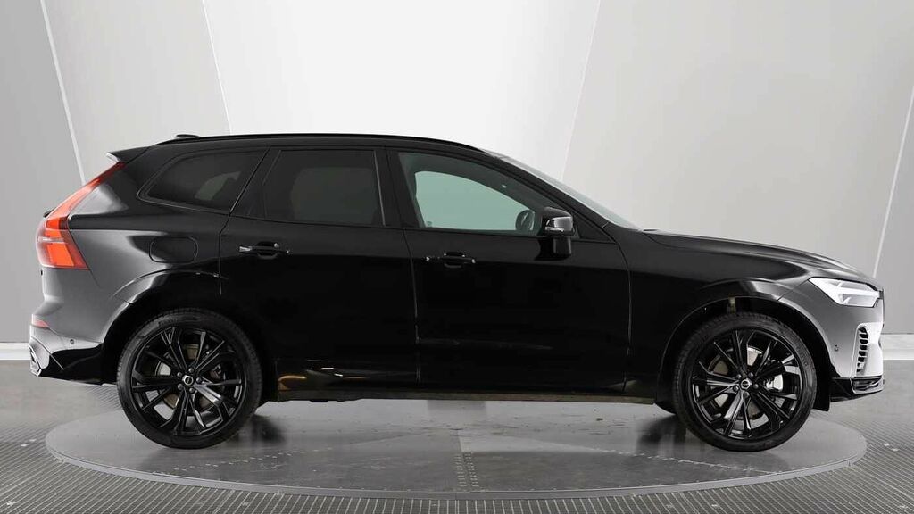 Volvo XC60 Black Edition Plus, T6 Awd Plug-in Hybrid, Electri KP26JVX Black #3
