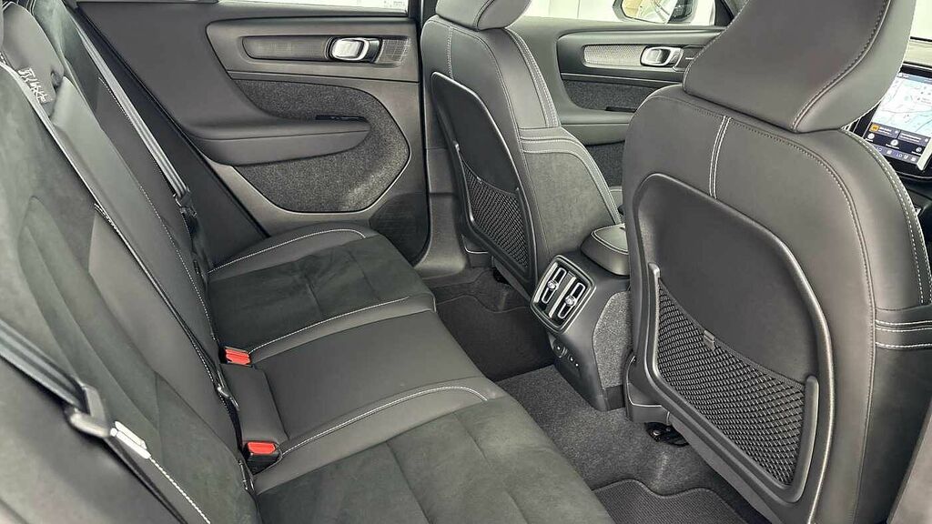 Volvo XC40 Ultimate, B3 Mild Hybrid, Dark KT23GNN Grey #6