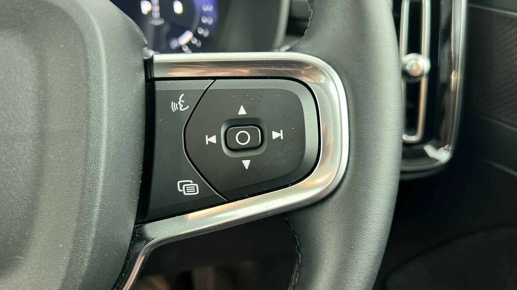 Volvo XC40 B4 P Ultra Dark Sunroof, Pilot Assist, 21 Allo Blue #14