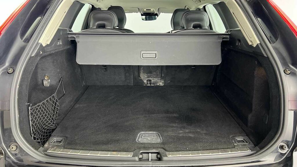 Volvo XC60 Momentum, B5 Mild Hybrid Black #5